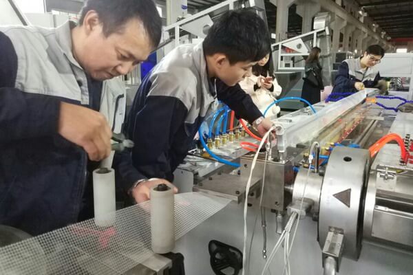 PVC型材挤出生产线 PVC型材挤出生产线