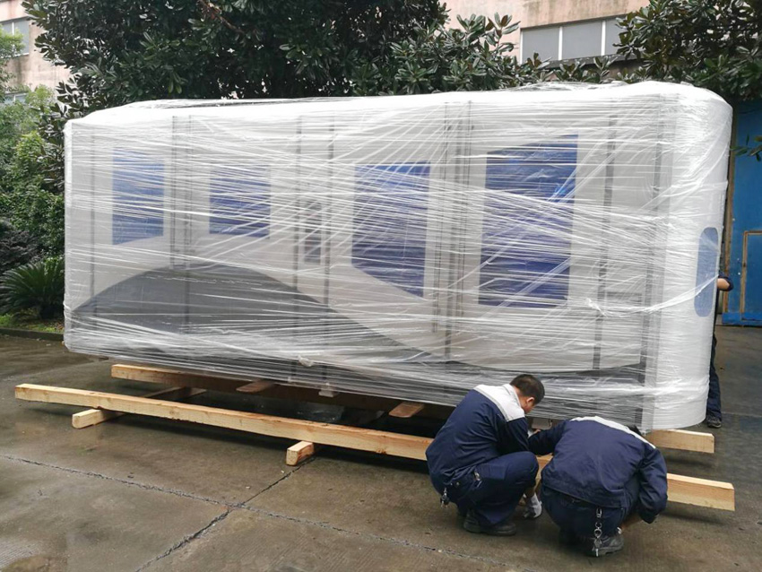 24000bph的FG8吹瓶机正在发往南非客户工厂